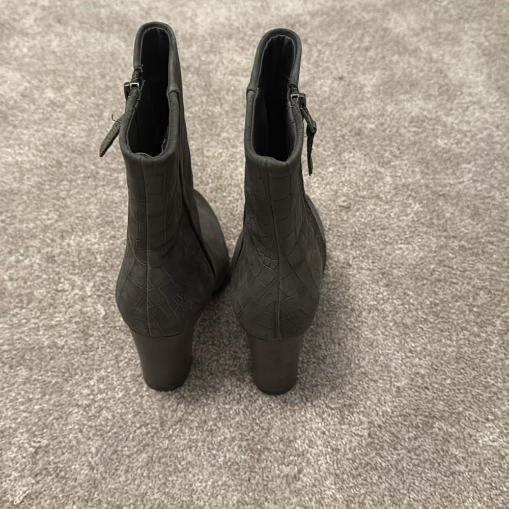 Sam Edelman gray Heeled Boots Sleek Suede Design - Picture 4 of 4